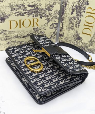 Dior Montaigne East-West Bag With Chain
